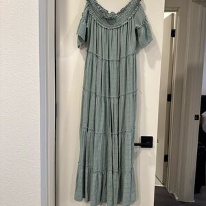 ENTRO Elegant Off-Shoulder Green Maxi Dress